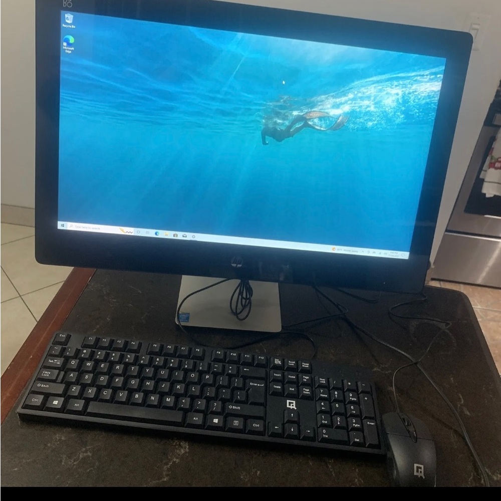 Hp 22-A113W 22" All in One Touchscreen Desktop Computer Pentium 2.9GHz 4gb 300gb